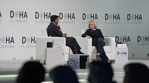 كلينتون: ضغوط على كييف لقبول وقف نار قد يعرضها مستقبلا لهجمات روسية