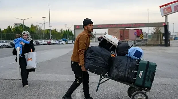 عام على سقوط النظام… عودة متزايدة للسوريين من تركيا إلى بلادهم
