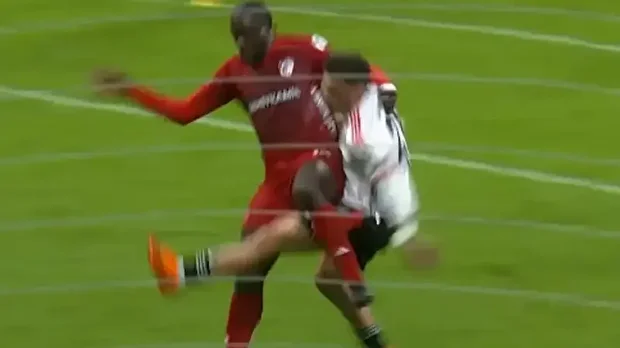 Beşiktaş'ın penaltı beklediği pozisyonda Jota Silva'ya yapılan müdahele.