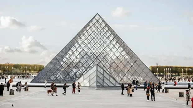 Her gün binlerce ziyaretçiyi ağırlayan ve yaklaşık 35 bin eserin sergilendiği Louvre Müzesi'nde 19 Ekim'de soygun gerçekleştirildi. 