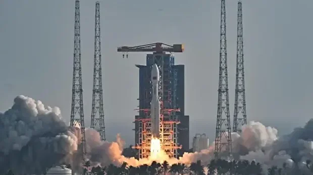 La Chine a envoyé dans l’espace son 15e groupe de satellites internet en orbite basse, poursuivant le développement de son réseau de communications spatiales.