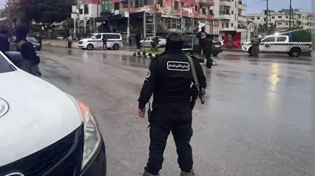 اللاذقية.. توقيف طيار بالنظام البائد عضو لجنة "البراميل المتفجرة"