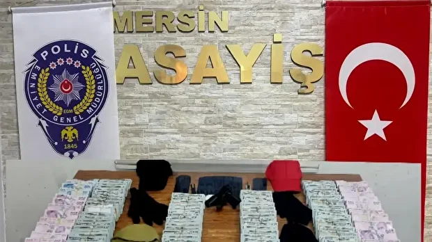 Operasyonda 801 bin 153 dolar, 1340 avro ve 462 bin 395 lira ele geçirildi.

