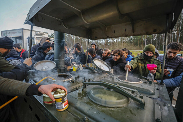 Belarus gov't moves migrants at Polish border to heated warehouse