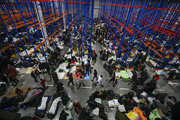 Belarus gov't moves migrants at Polish border to heated warehouse