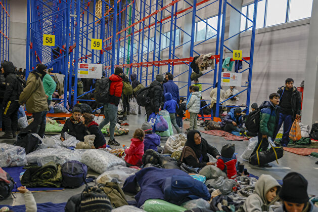 Belarus gov't moves migrants at Polish border to heated warehouse