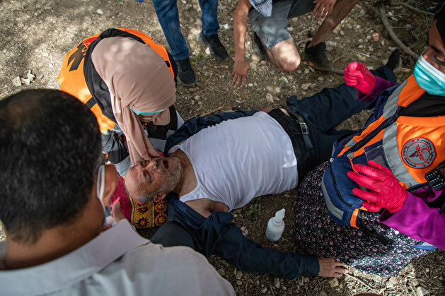 Israeli police fire tear gas, rubber bullets at Palestinians guarding Al-Aqsa Mosque against extremist Jews