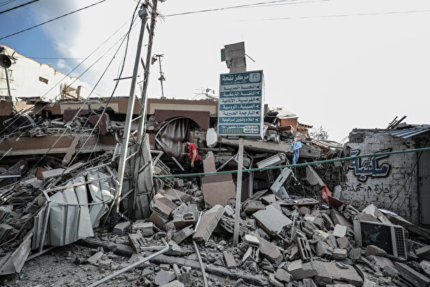 Israeli warplanes destroy 6-story building in Gaza