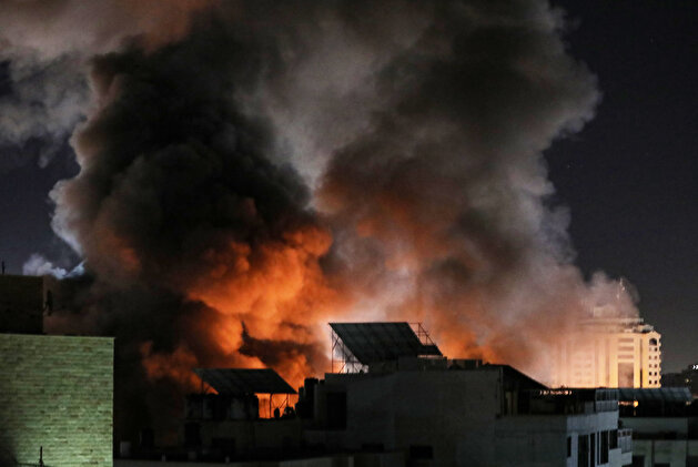 Israeli warplanes hit buildings in Gaza Strip
