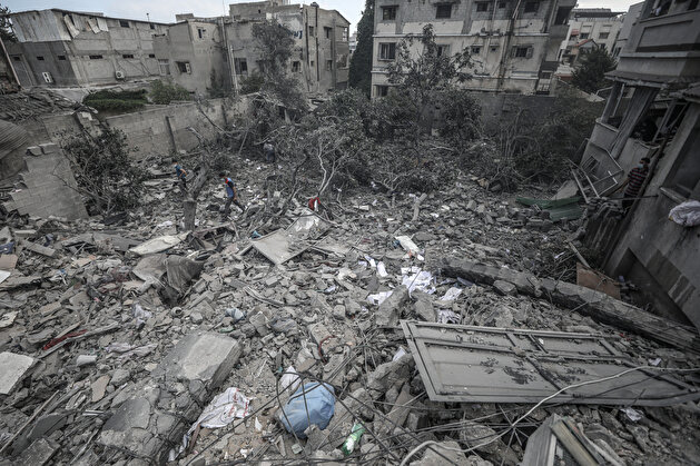 Israeli warplanes destroy 6-story building in Gaza