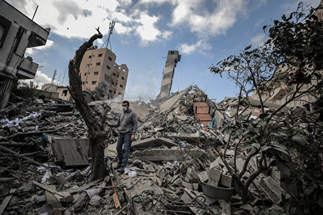 Israeli warplanes destroy 6-story building in Gaza