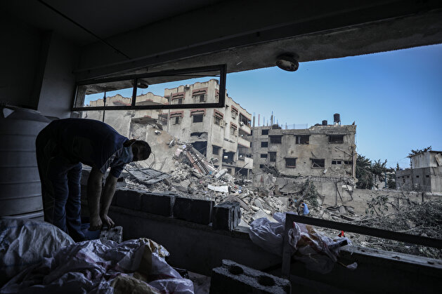 Israeli warplanes destroy 6-story building in Gaza