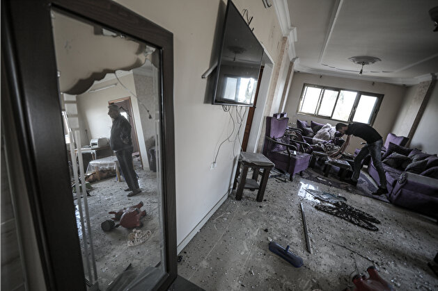Israeli warplanes destroy 6-story building in Gaza