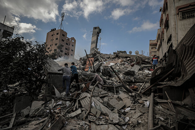 Israeli warplanes destroy 6-story building in Gaza