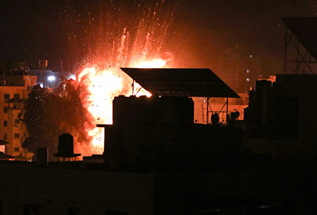 Israeli warplanes hit buildings in Gaza Strip