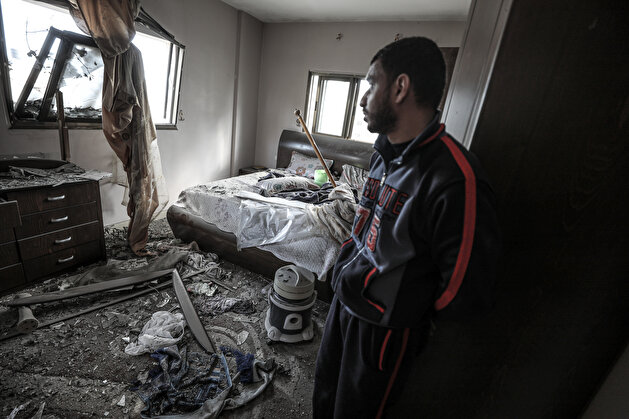 Israeli warplanes destroy 6-story building in Gaza