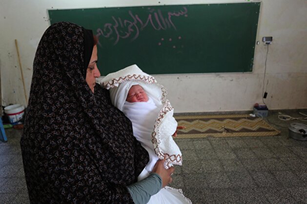 Palestinian woman gives birth in UNRWA school during Israeli attacks