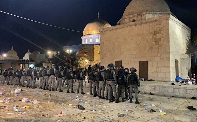 Israeli police break into Al-Aqsa Mosque in Jerusalem