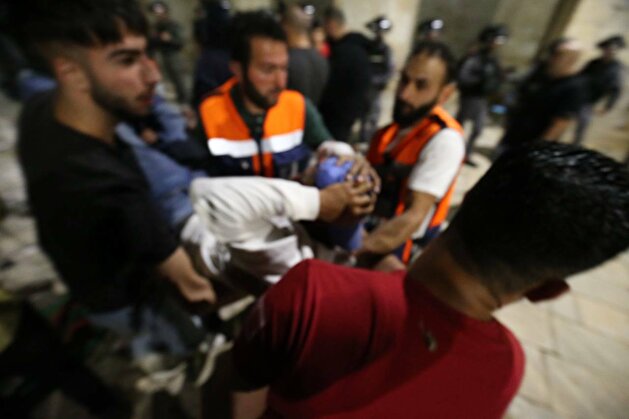 Israeli police break into Al-Aqsa Mosque in Jerusalem