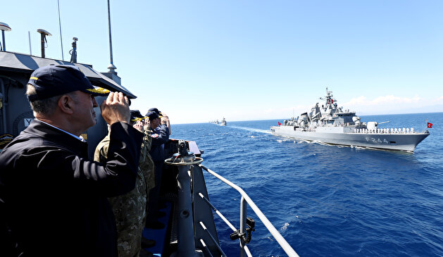 Turkish Def Min addresses navy personnel during East Med drills