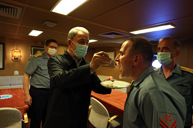 Turkish Def Min addresses navy personnel during East Med drills