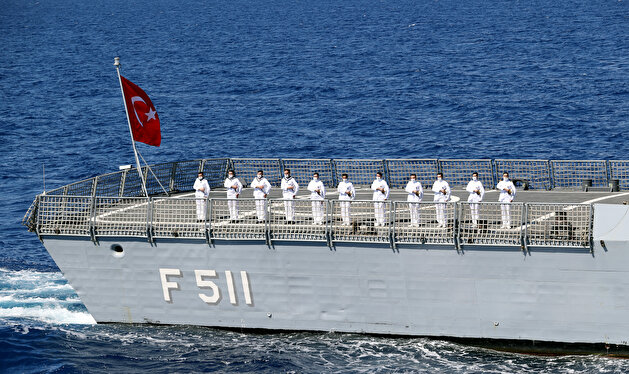 Turkish Def Min addresses navy personnel during East Med drills
