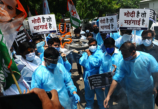 Protest against fuel price hike in New Delhi