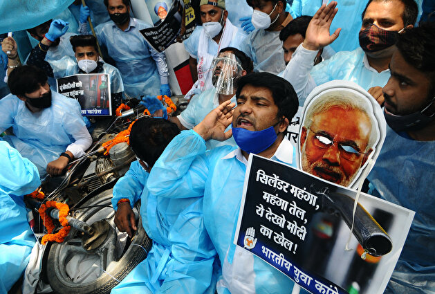 Protest against fuel price hike in New Delhi