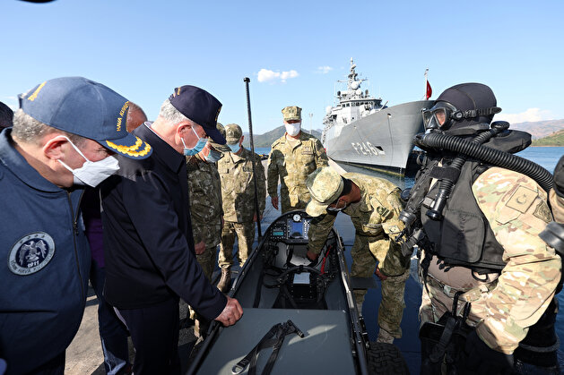 Turkish Def Min addresses navy personnel during East Med drills