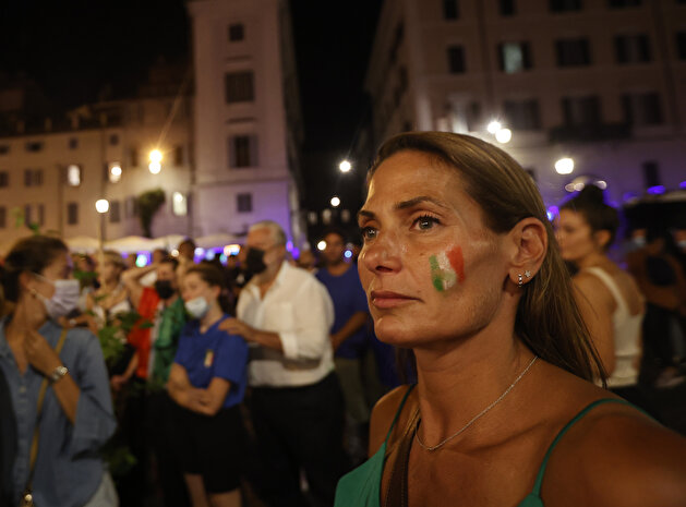 Italians celebrate the EURO 2020 trophy
