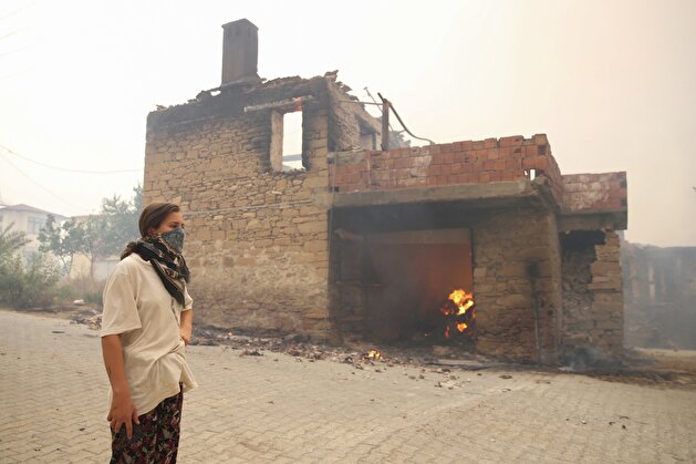 Deadly fire rages on in Turkey's Antalya, leaving hundreds homeless