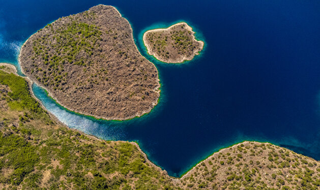 Stunning views of Turkey's Lake Nemrut will take your breath away!