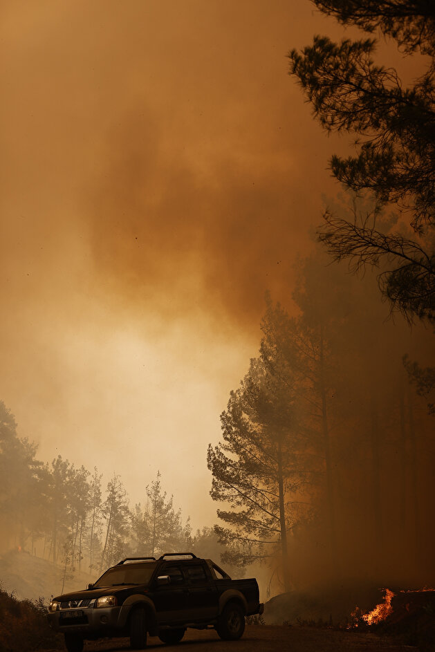 Efforts underway to extinguish fires ravishing Turkey's Antalya