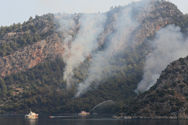Coast Guard dispatched to extinguish devastating blaze in Turkey's Marmaris