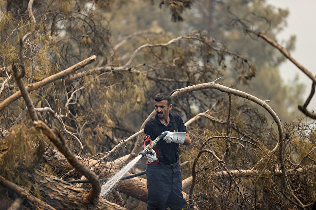 Turkey works around the clock to extinguish fires ravishing Antalya