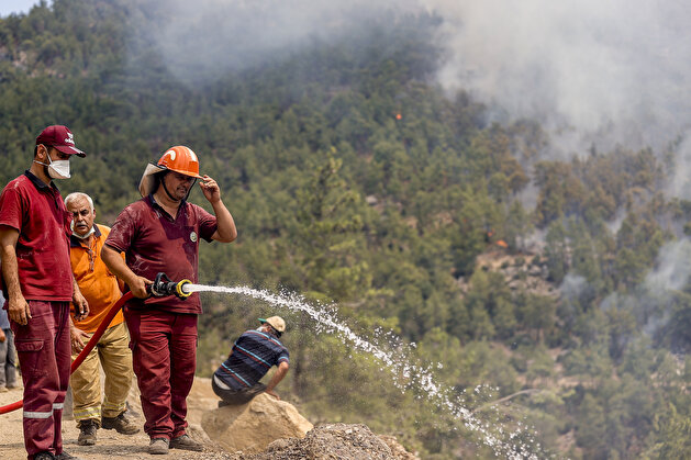 Turkey works around the clock to extinguish fires ravishing Antalya
