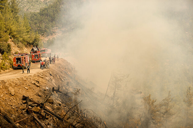 Turkey works around the clock to extinguish fires ravishing Antalya