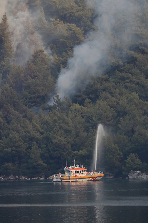 Coast Guard dispatched to extinguish devastating blaze in Turkey's Marmaris