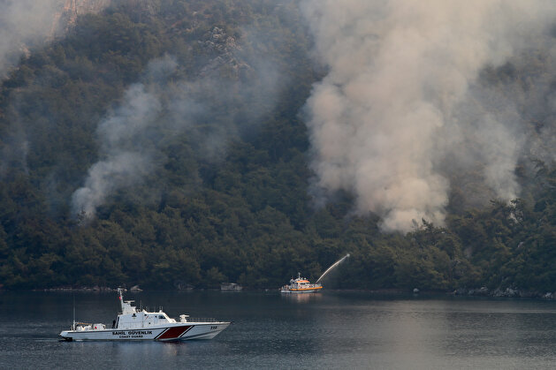 Coast Guard dispatched to extinguish devastating blaze in Turkey's Marmaris