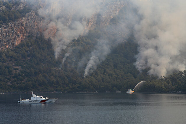 Coast Guard dispatched to extinguish devastating blaze in Turkey's Marmaris