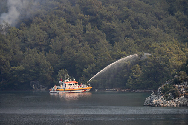 Coast Guard dispatched to extinguish devastating blaze in Turkey's Marmaris