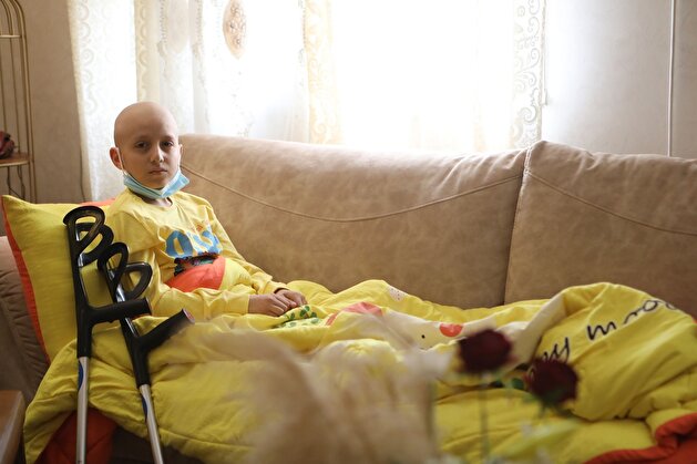 Palestinian boy refuses chemotherapy after Israeli troops arrest his father