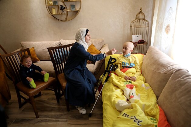 Palestinian boy refuses chemotherapy after Israeli troops arrest his father