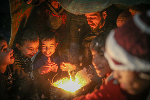 Syrians in Idlib burn clothes to stay warm