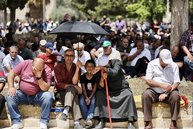 Palestinians perform last Friday prayer of Ramadan at Al-Aqsa Mosque