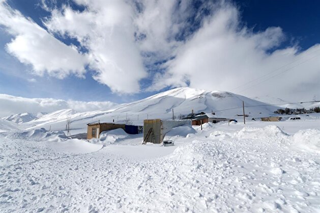 Heavy snow interrupts education across Turkey
