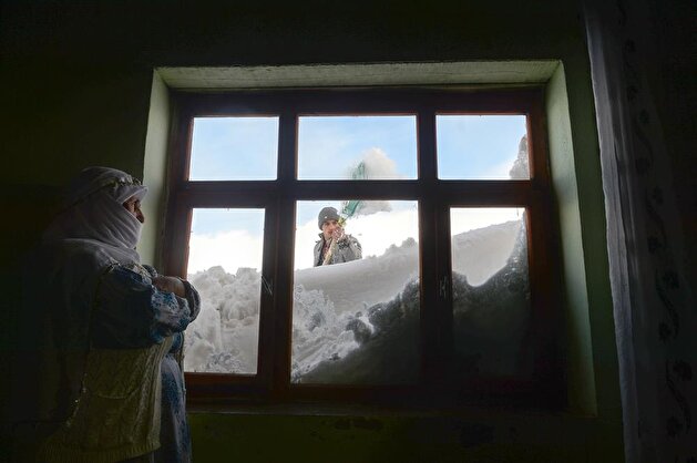 Heavy snow interrupts education across Turkey