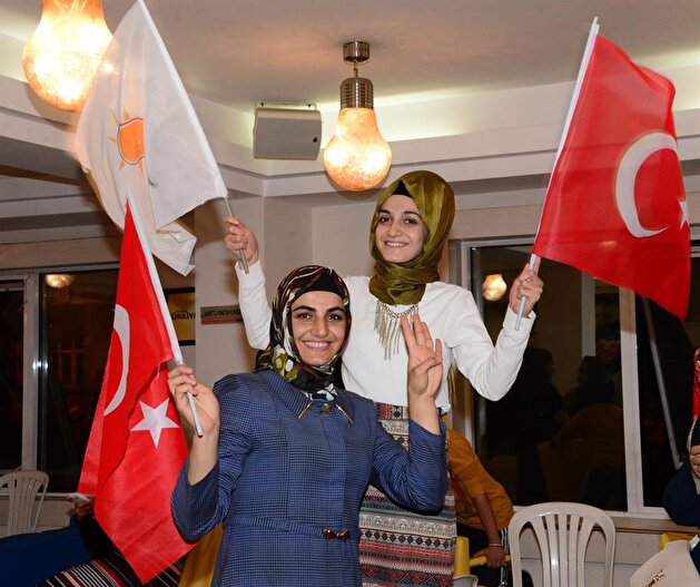 Turkish citizens across the country celebrate AK Party's victory