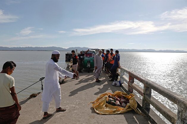 Rohingya refugee boat capsizes on way to Bangladesh, killing 12