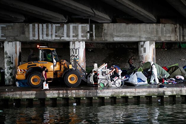 French police clear out Paris migrants camp